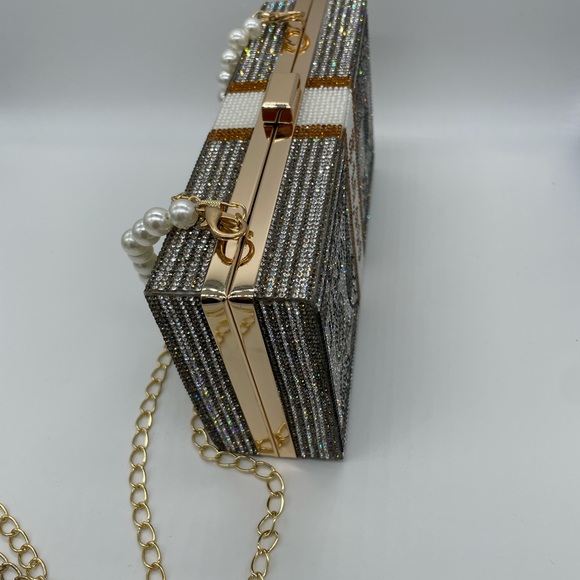 Lot of 10 🆕 10,000 MONEY stack || clutch bag w/ pearl & chain strap - Picture 4 of 7